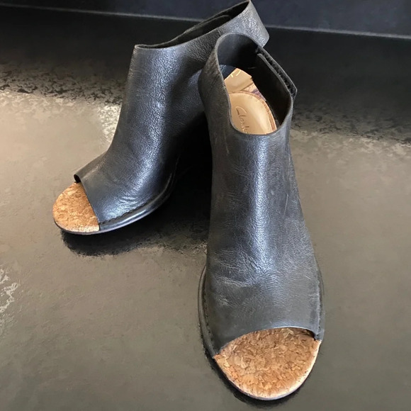 Clark’s black leather wedge sandal - Picture 2 of 2